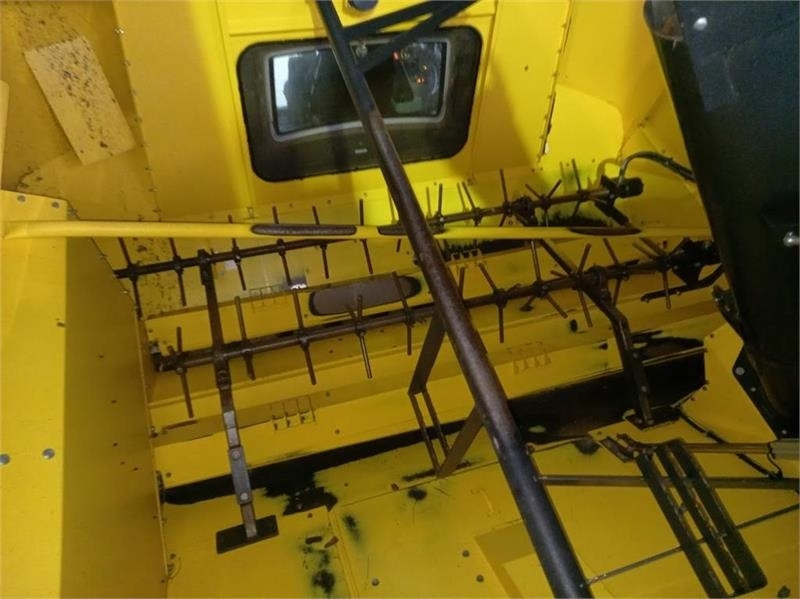 New Holland CR9.80 - حصادة شاملة: صور 4 New Holland CR9.80 - حصادة شاملة: صور 4