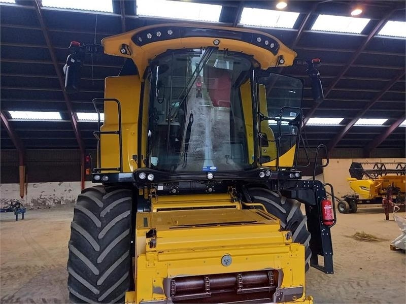 New Holland CR9.80 - حصادة شاملة: صور 3 New Holland CR9.80 - حصادة شاملة: صور 3