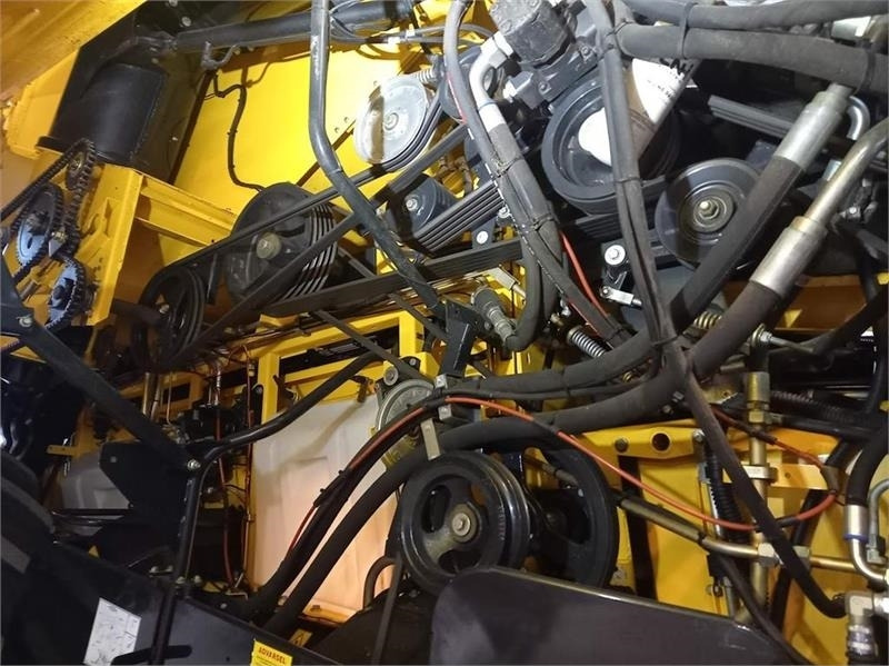 New Holland CR9.80 - حصادة شاملة: صور 5 New Holland CR9.80 - حصادة شاملة: صور 5