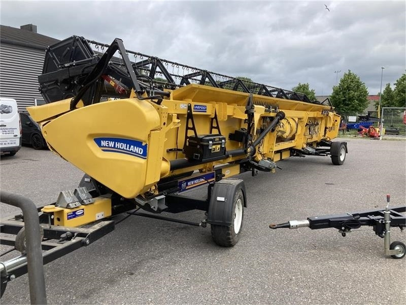 New Holland CR9.90 Med 35 fods Varifeed mm - حصادة شاملة: صور 3 New Holland CR9.90 Med 35 fods Varifeed mm - حصادة شاملة: صور 3