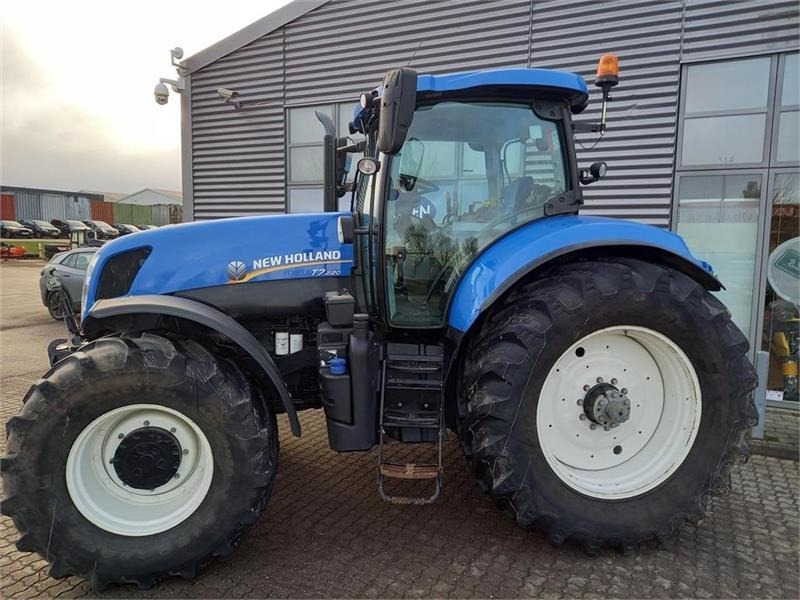 New Holland T7.220 - جرار: صور 2 New Holland T7.220 - جرار: صور 2