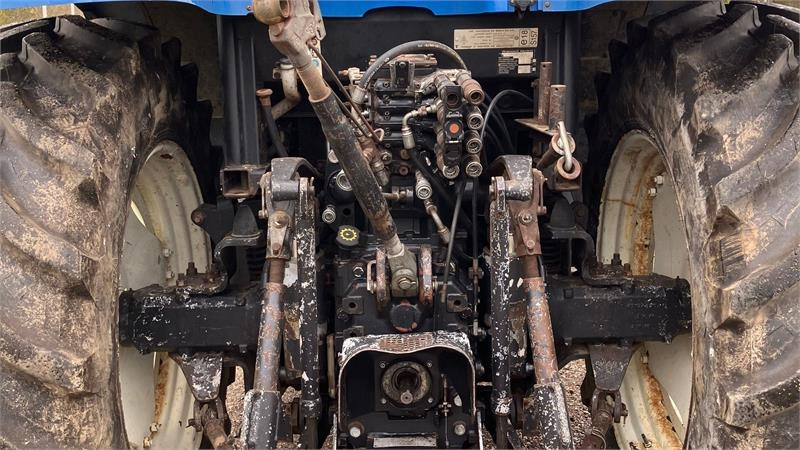 New Holland TS 115 A - جرار: صور 5 New Holland TS 115 A - جرار: صور 5