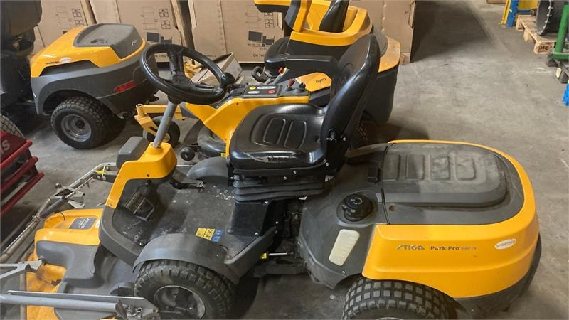 Stiga Park Pro 540IX 4WD 125 Combi Pro el. - جزازة المروج: صور 1 Stiga Park Pro 540IX 4WD 125 Combi Pro el. - جزازة المروج: صور 1