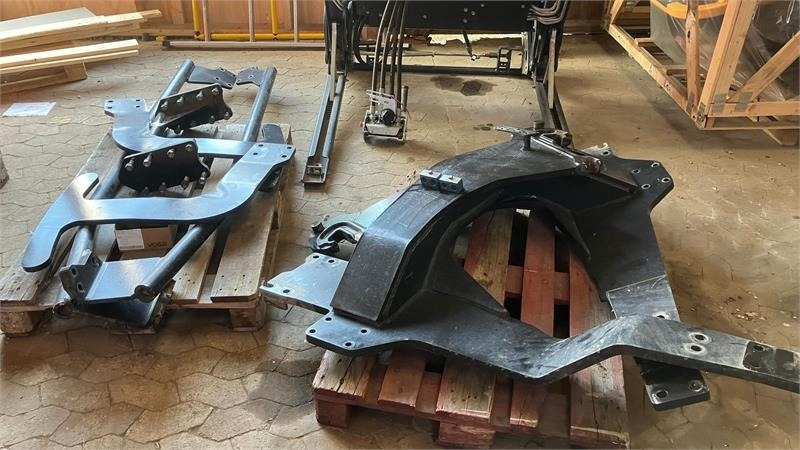 Stoll FZ 60,1 3 ventil og dæmpning Med beslag for NH T7. - لوادر وحفارات أمامية: صور 3 Stoll FZ 60,1 3 ventil og dæmpning Med beslag for NH T7. - لوادر وحفارات أمامية: صور 3