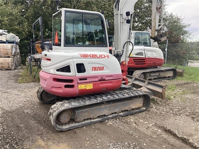 Takeuchi TB260 - حفارة مصغرة: صور 3 Takeuchi TB260 - حفارة مصغرة: صور 3