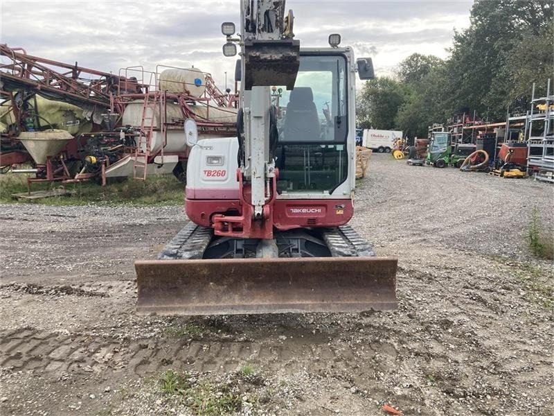 Takeuchi TB260 - حفارة مصغرة: صور 4 Takeuchi TB260 - حفارة مصغرة: صور 4