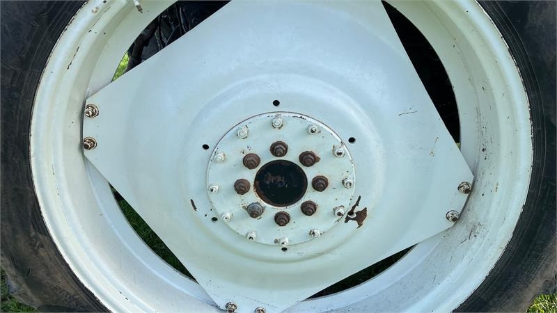 Taurus 270/95R32 - 300/95R46 - الإطارات - الآلات والماكينات الزراعية: صور 2 Taurus 270/95R32 - 300/95R46 - الإطارات - الآلات والماكينات الزراعية: صور 2