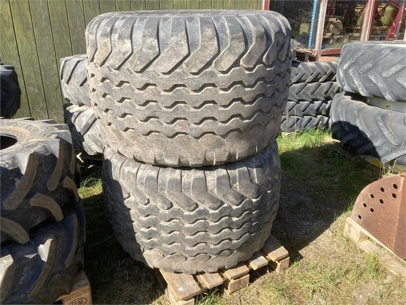 Vredestein Flotation + 700/45x22,5 - الإطارات - سيارة بلدية: صور 1 Vredestein Flotation + 700/45x22,5 - الإطارات - سيارة بلدية: صور 1