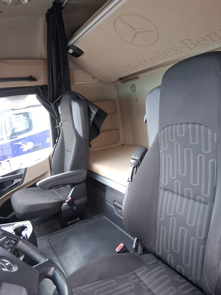 MERCEDES-BENZ 1845 LS - شاحنة جرار: صور 5 MERCEDES-BENZ 1845 LS - شاحنة جرار: صور 5