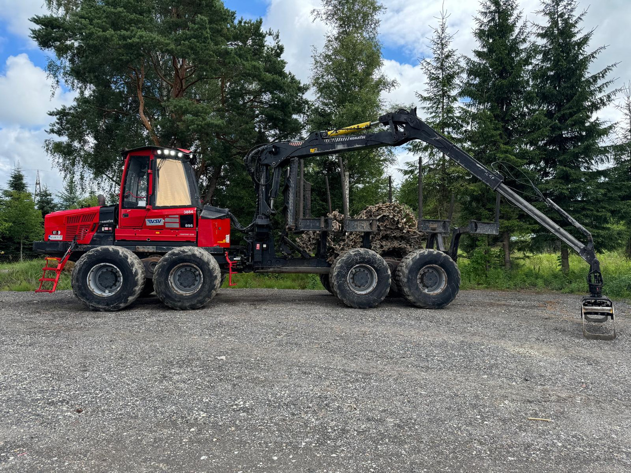 KOMATSU 895 - شاحنات نقل الأخشاب في الغابات: صور 3 KOMATSU 895 - شاحنات نقل الأخشاب في الغابات: صور 3