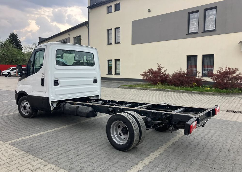 Iveco DAILY 35C13 ramo do zabudowy kiper wywrotka - الشاسيه شاحنة: صور 4 Iveco DAILY 35C13 ramo do zabudowy kiper wywrotka - الشاسيه شاحنة: صور 4