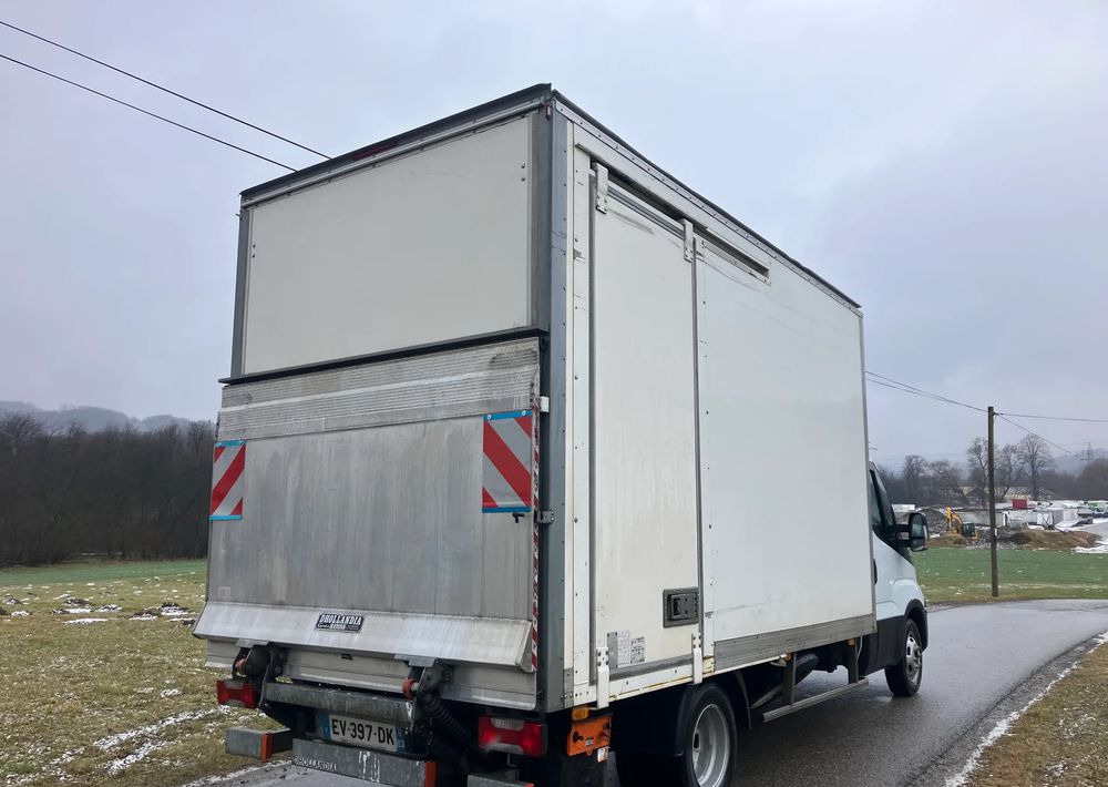 Iveco DAILY 35C16 kontener kurierka winda - الشاحنات الصغيرة صندوق مغلق: صور 3 Iveco DAILY 35C16 kontener kurierka winda - الشاحنات الصغيرة صندوق مغلق: صور 3