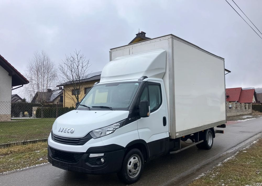 Iveco DAILY 35C16 kontener kurierka winda - الشاحنات الصغيرة صندوق مغلق: صور 1 Iveco DAILY 35C16 kontener kurierka winda - الشاحنات الصغيرة صندوق مغلق: صور 1