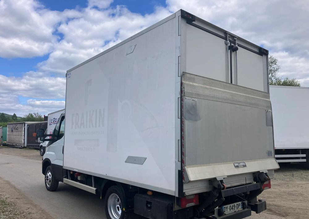 Iveco Daily 35C15 chłodnia 6 palet winda - الشاحنات الصغيرة المبردة: صور 4 Iveco Daily 35C15 chłodnia 6 palet winda - الشاحنات الصغيرة المبردة: صور 4