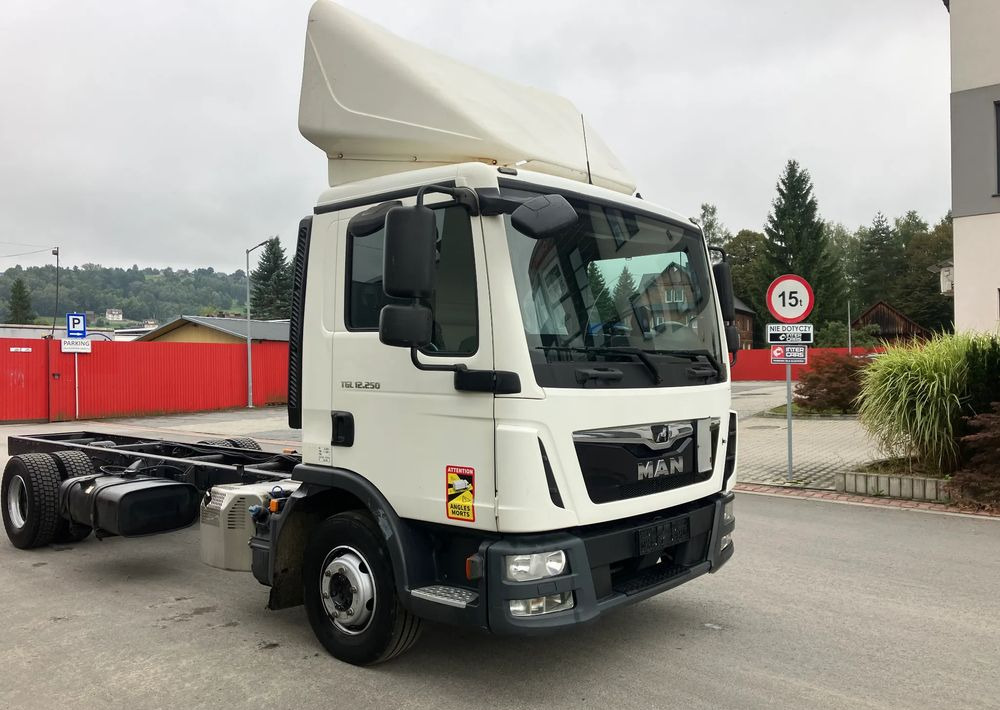 MAN Man TGM 12.250 euro 6 ramo do zabudowy Pomoc drogowa laweta kiper - الشاسيه شاحنة: صور 2 MAN Man TGM 12.250 euro 6 ramo do zabudowy Pomoc drogowa laweta kiper - الشاسيه شاحنة: صور 2