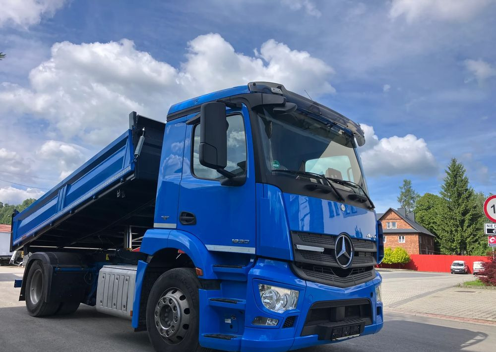 Mercedes-Benz ANTOS 1830 solidny kiper wywrotka blokada mostu - قلابات: صور 2 Mercedes-Benz ANTOS 1830 solidny kiper wywrotka blokada mostu - قلابات: صور 2