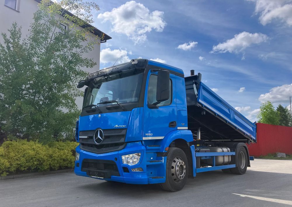 Mercedes-Benz ANTOS 1830 solidny kiper wywrotka blokada mostu - قلابات: صور 1 Mercedes-Benz ANTOS 1830 solidny kiper wywrotka blokada mostu - قلابات: صور 1