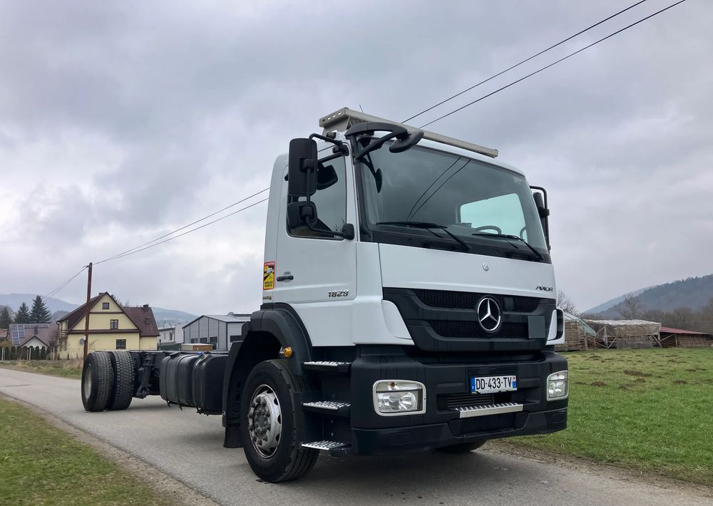 Mercedes-Benz Mercedes Axor 1829 Rama do zabudowy kiper beczka hakowiec laweta - الشاسيه شاحنة: صور 1 Mercedes-Benz Mercedes Axor 1829 Rama do zabudowy kiper beczka hakowiec laweta - الشاسيه شاحنة: صور 1