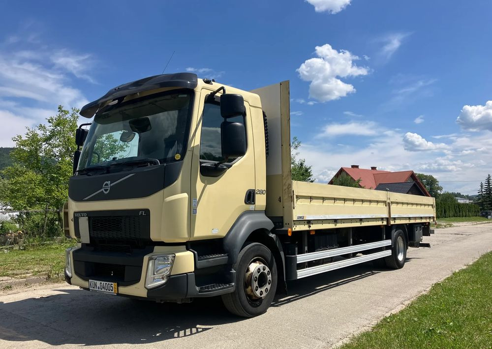 Volvo FL 280 skrzynia burtówka laweta - شاحنات مسطحة: صور 1 Volvo FL 280 skrzynia burtówka laweta - شاحنات مسطحة: صور 1