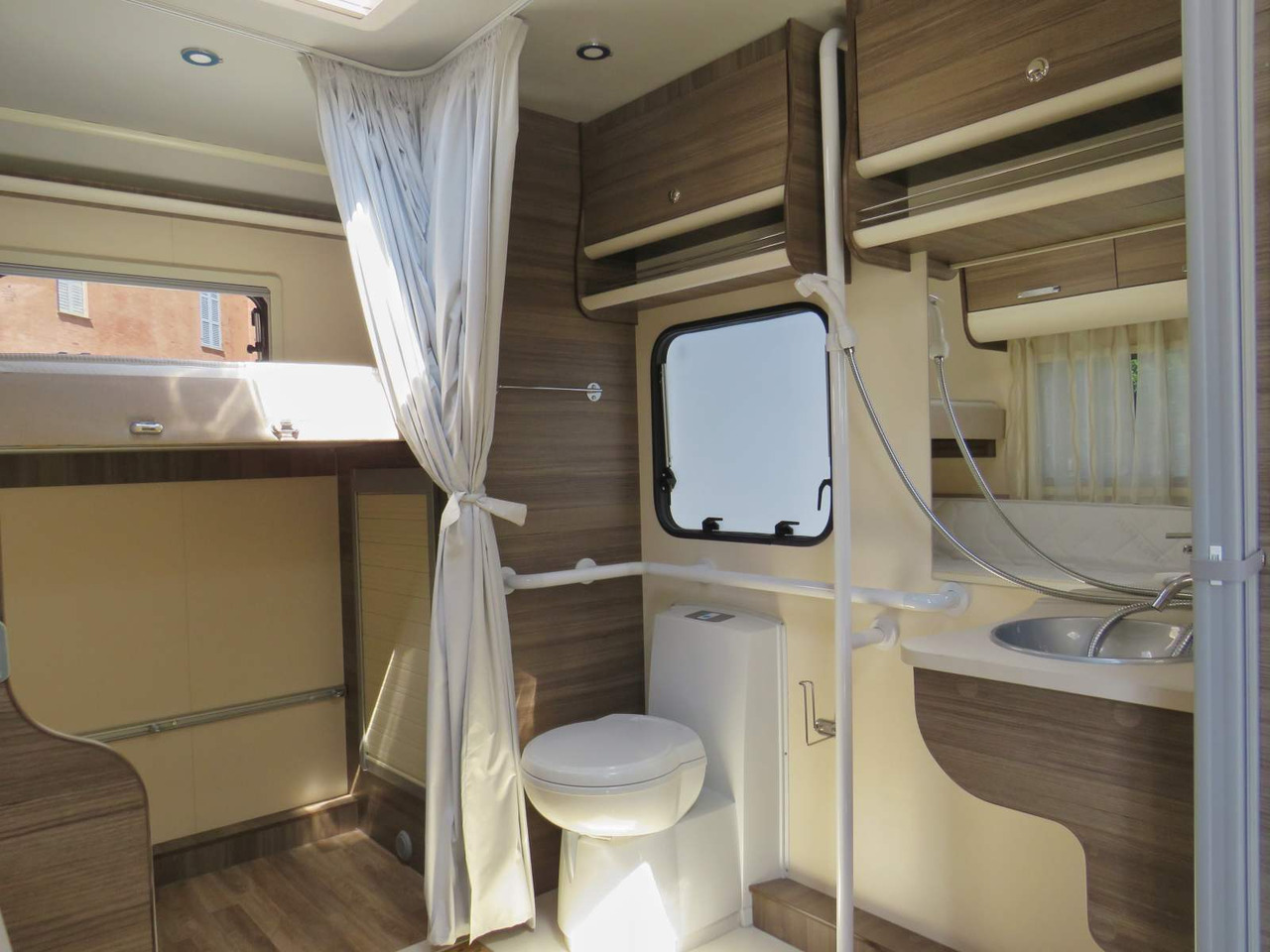 Fiat Ducato RETRACTABLE PLATFORM (300KG CAPACITY) - منزل متنقل: صور 3 Fiat Ducato RETRACTABLE PLATFORM (300KG CAPACITY) - منزل متنقل: صور 3