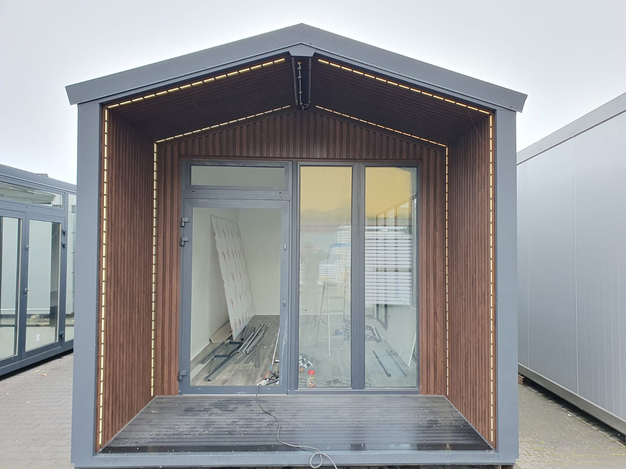 IDEX Premium Commercial Container Unit – Modern, Durable & Ready to Customize! Container with Terrace - جسم السيارة: صور 3 IDEX Premium Commercial Container Unit – Modern, Durable & Ready to Customize! Container with Terrace - جسم السيارة: صور 3