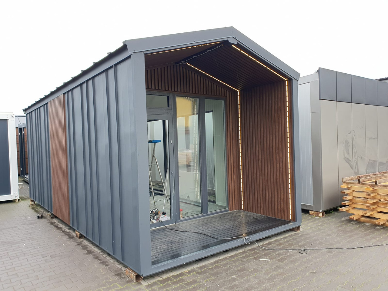IDEX Premium Commercial Container Unit – Modern, Durable & Ready to Customize! Container with Terrace - جسم السيارة: صور 2 IDEX Premium Commercial Container Unit – Modern, Durable & Ready to Customize! Container with Terrace - جسم السيارة: صور 2