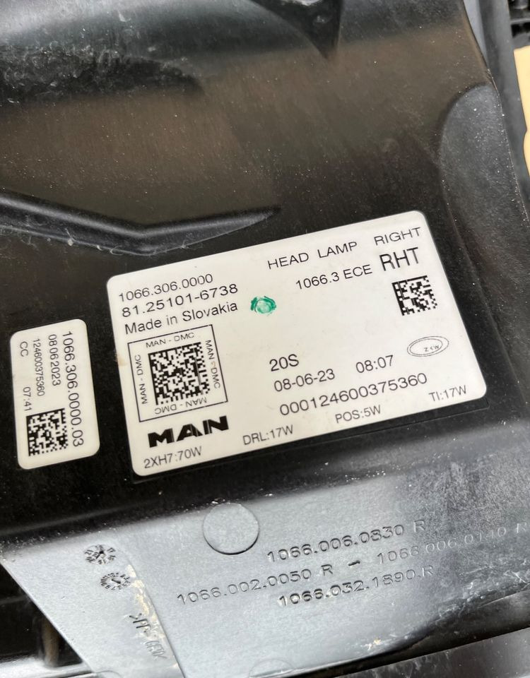 Lampa MAN TG3 TGX TGS nowy model reflektor RH - أضواء - شاحنة: صور 3 Lampa MAN TG3 TGX TGS nowy model reflektor RH - أضواء - شاحنة: صور 3