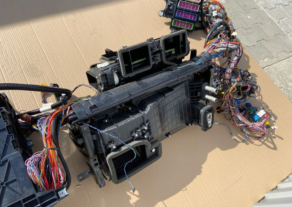 Nagrzewnica Scania S R wiązka instalacja komplet - الكابلات/ الأسلاك - شاحنة: صور 3 Nagrzewnica Scania S R wiązka instalacja komplet - الكابلات/ الأسلاك - شاحنة: صور 3