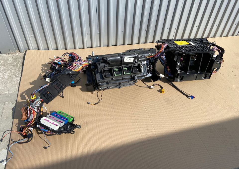Nagrzewnica Scania S R wiązka instalacja komplet - الكابلات/ الأسلاك - شاحنة: صور 1 Nagrzewnica Scania S R wiązka instalacja komplet - الكابلات/ الأسلاك - شاحنة: صور 1
