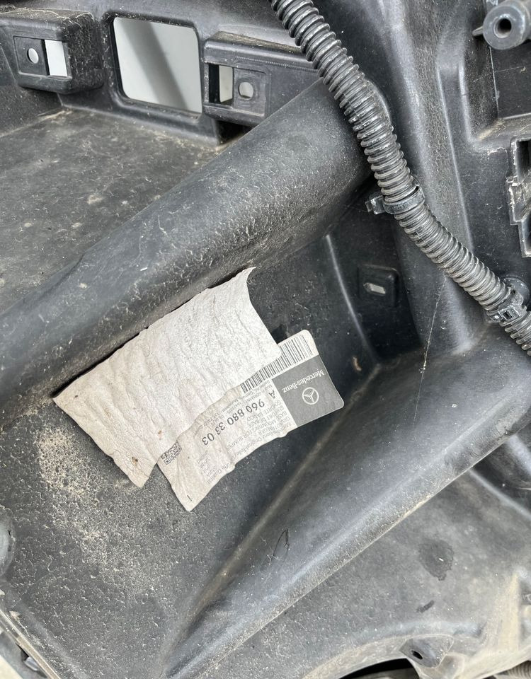 Narożnik zderzaka Mercedes Actros MP4 lampa garnek obudowa halogen - ركن مصد السيارة - شاحنة: صور 3 Narożnik zderzaka Mercedes Actros MP4 lampa garnek obudowa halogen - ركن مصد السيارة - شاحنة: صور 3