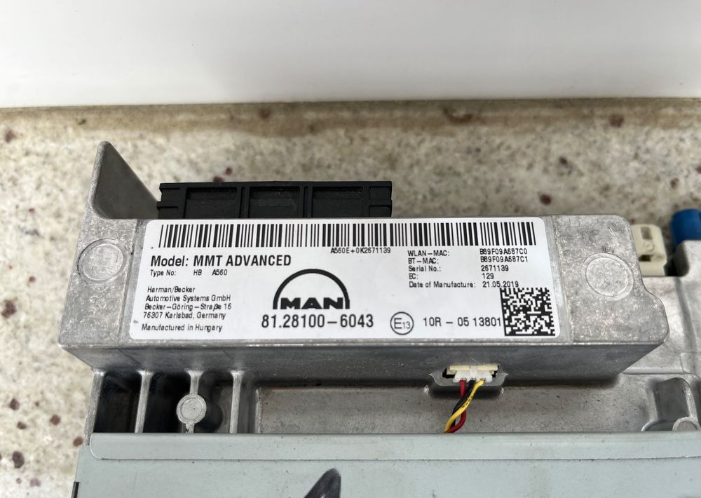 Radio nawigacja MAN TGX TGS euro 6 lift 81.28100-6043 - الكابينة والداخلية - شاحنة: صور 3 Radio nawigacja MAN TGX TGS euro 6 lift 81.28100-6043 - الكابينة والداخلية - شاحنة: صور 3
