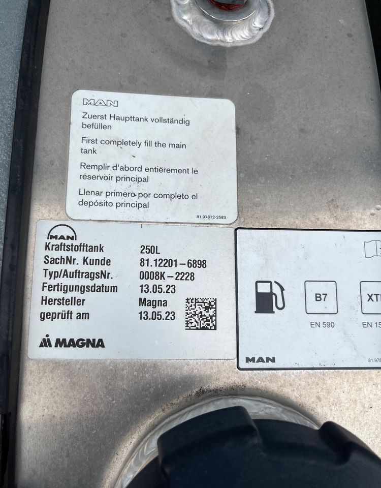 Zbiornik paliwa MAN TGX TGS 250 litrów kompletny - نظام الوقود - شاحنة: صور 4 Zbiornik paliwa MAN TGX TGS 250 litrów kompletny - نظام الوقود - شاحنة: صور 4