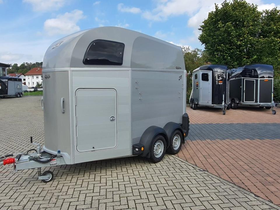 ALU Pferdeanhänger Ifor Williams HB 506 Flügeltür Sattelkammer - عربة نقل خيل: صور 3 ALU Pferdeanhänger Ifor Williams HB 506 Flügeltür Sattelkammer - عربة نقل خيل: صور 3