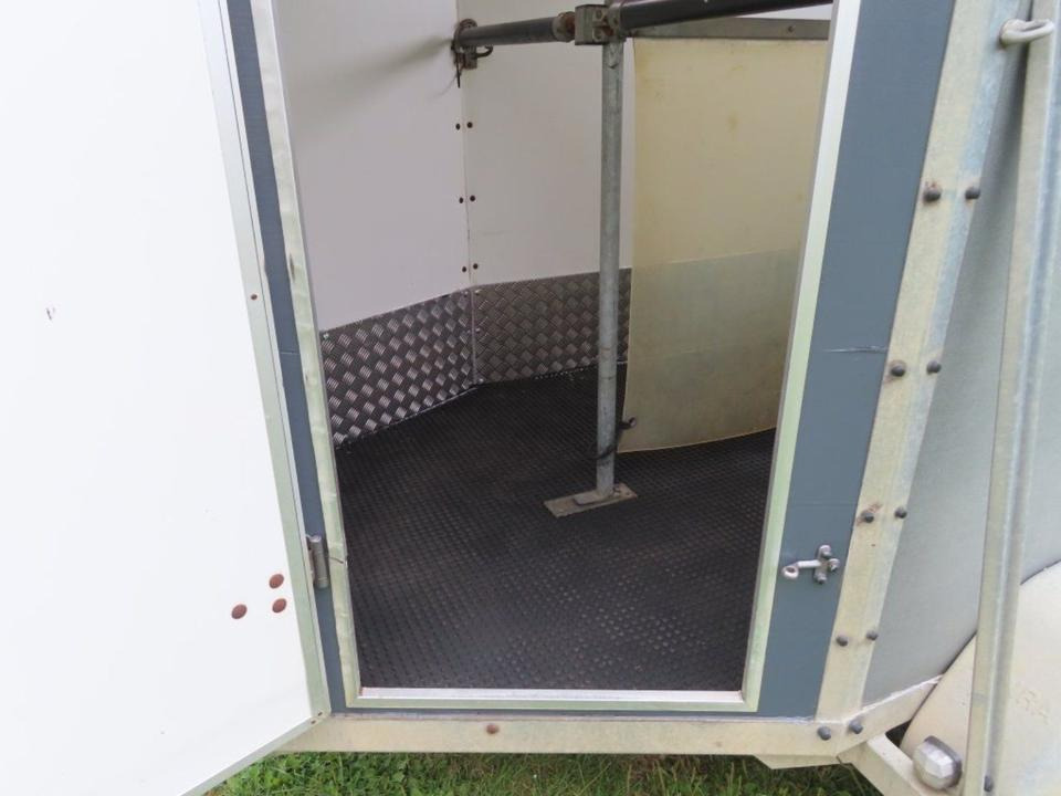 Black Friday Vieh - Pferdeanhänger, PKW Anhänger, Henra, TÜV NEU - عربة نقل خيل: صور 3 Black Friday Vieh - Pferdeanhänger, PKW Anhänger, Henra, TÜV NEU - عربة نقل خيل: صور 3