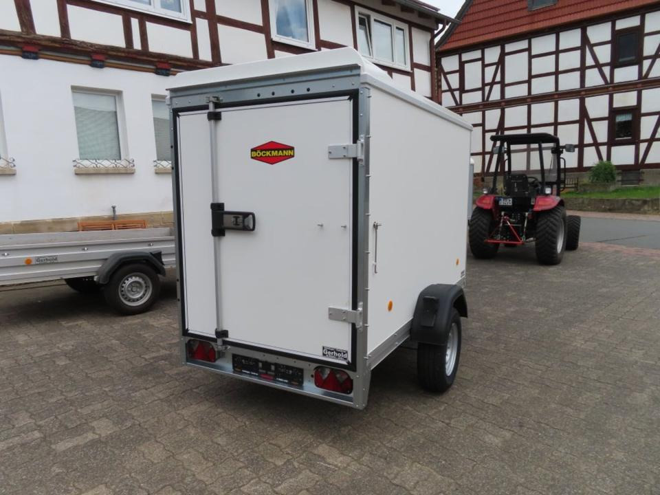 Böckmann KT 2513/135 PKW-Anhänger, Koffer, 1,35to., 100 km/h - بصندوق مغلق مقطورة: صور 4 Böckmann KT 2513/135 PKW-Anhänger, Koffer, 1,35to., 100 km/h - بصندوق مغلق مقطورة: صور 4