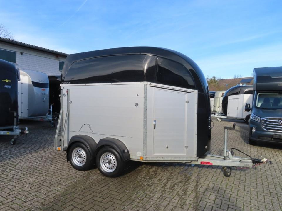 Böckmann, Pferdeanhänger, Champion R, top, SaKa. 100 km/h - عربة نقل خيل: صور 2 Böckmann, Pferdeanhänger, Champion R, top, SaKa. 100 km/h - عربة نقل خيل: صور 2