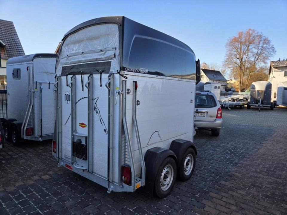 Böckmann, Pferdeanhänger, Champion R, top, SaKa. 100 km/h - عربة نقل خيل: صور 4 Böckmann, Pferdeanhänger, Champion R, top, SaKa. 100 km/h - عربة نقل خيل: صور 4