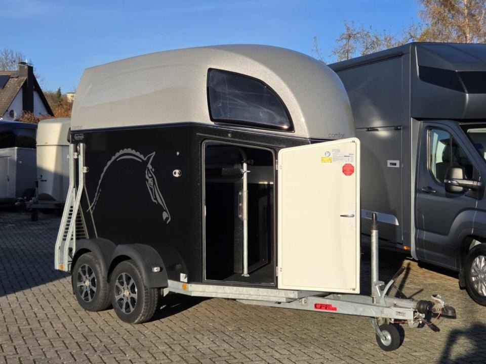 Böckmann Pferdeanhänger, Comfort, Alub. Sattelk. 100 km/h, top - عربة نقل خيل: صور 2 Böckmann Pferdeanhänger, Comfort, Alub. Sattelk. 100 km/h, top - عربة نقل خيل: صور 2