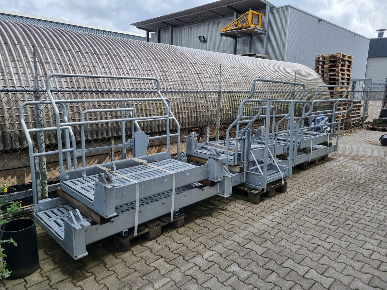 Sennebogen 840 E series complete gallery set new - الإطار/ الشاسيه - حفارة النقل والشحن: صور 1 Sennebogen 840 E series complete gallery set new - الإطار/ الشاسيه - حفارة النقل والشحن: صور 1