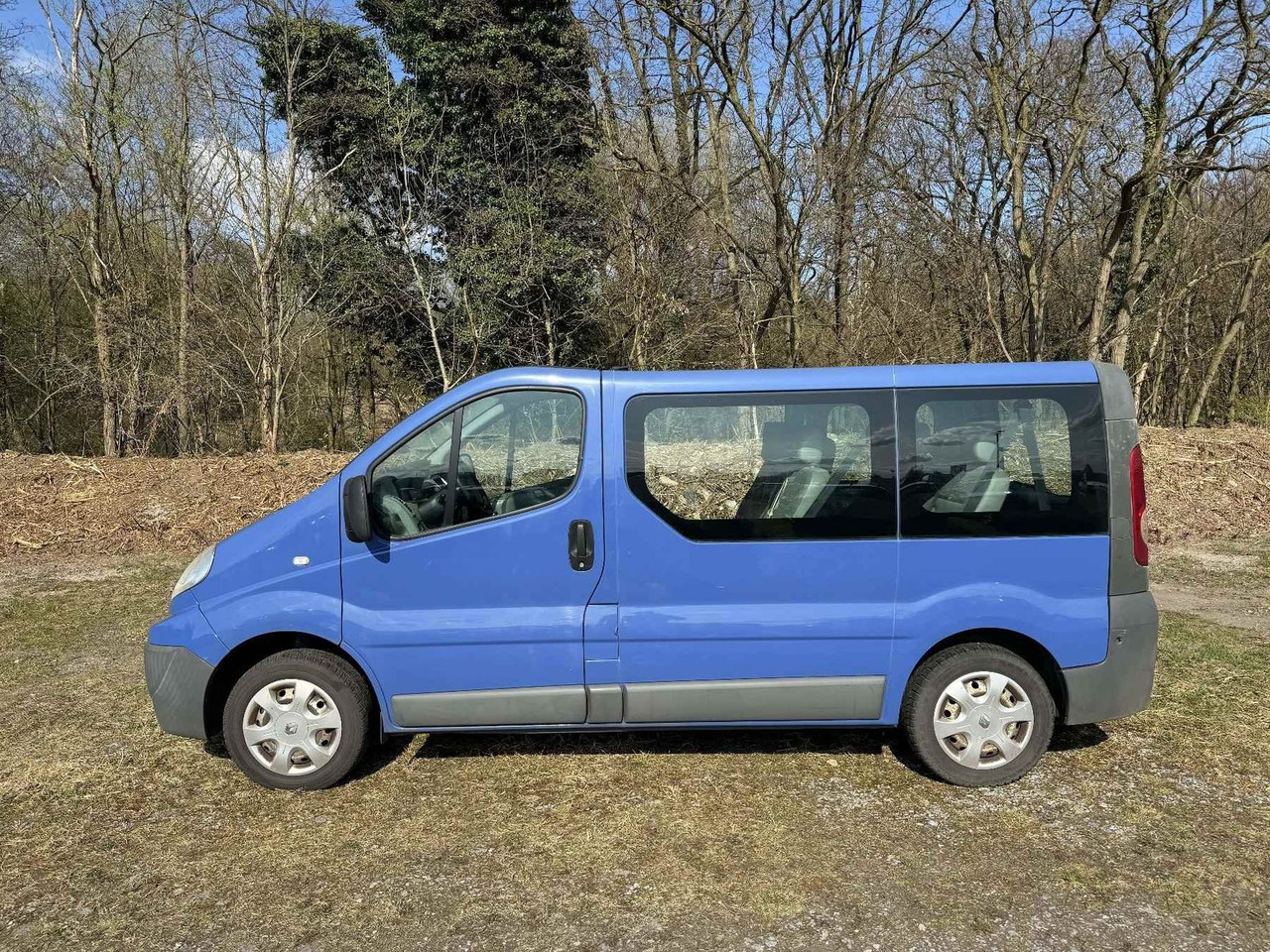 Renault Trafic Combi dCi90 L1H1 9-Sitzer - ميكروباص: صور 2 Renault Trafic Combi dCi90 L1H1 9-Sitzer - ميكروباص: صور 2