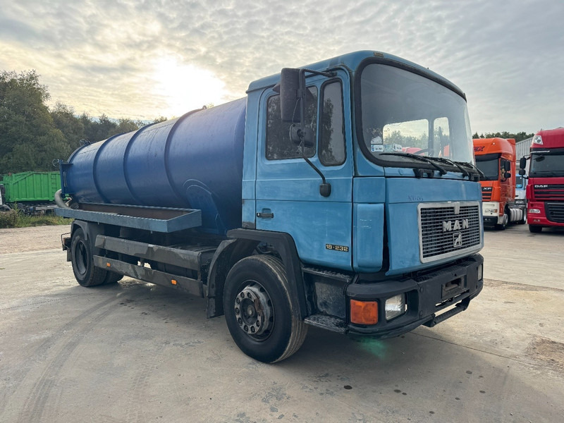 MAN 18.232 (12.000L / STEEL SUSPENSION / 6 CYLINDER WITH MANUAL PUMP) - فراغ شاحنة: صور 3 MAN 18.232 (12.000L / STEEL SUSPENSION / 6 CYLINDER WITH MANUAL PUMP) - فراغ شاحنة: صور 3