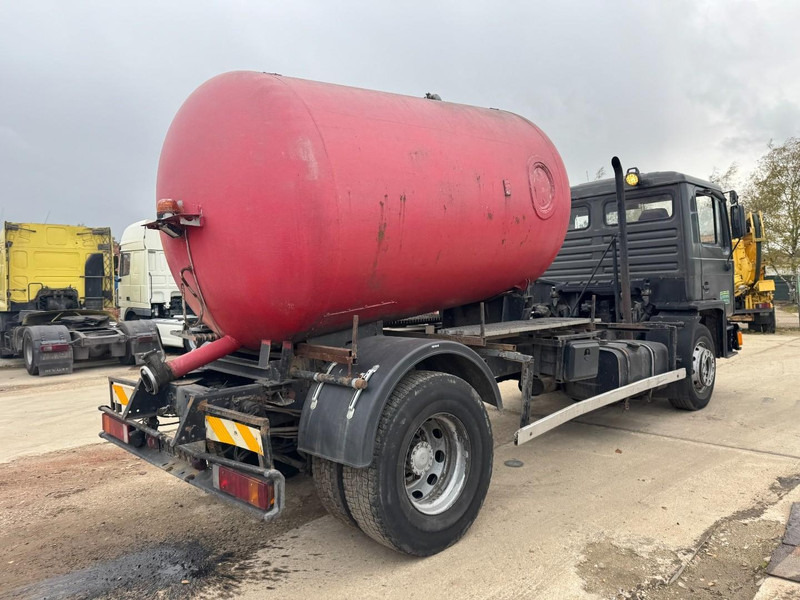 MAN 18.232 (8000 L / 6 CYLINDER WITH MANUAL PUMP / STEEL SUSPENSION) - فراغ شاحنة: صور 5 MAN 18.232 (8000 L / 6 CYLINDER WITH MANUAL PUMP / STEEL SUSPENSION) - فراغ شاحنة: صور 5