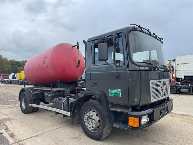 MAN 18.232 (8000 L / 6 CYLINDER WITH MANUAL PUMP / STEEL SUSPENSION) - فراغ شاحنة: صور 3 MAN 18.232 (8000 L / 6 CYLINDER WITH MANUAL PUMP / STEEL SUSPENSION) - فراغ شاحنة: صور 3