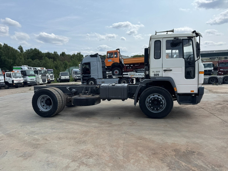 Volvo FL 6 - 220 (FULL STEEL SUSPENSION / MANUAL GEARBOX / PERFECT) - الشاسيه شاحنة: صور 4 Volvo FL 6 - 220 (FULL STEEL SUSPENSION / MANUAL GEARBOX / PERFECT) - الشاسيه شاحنة: صور 4