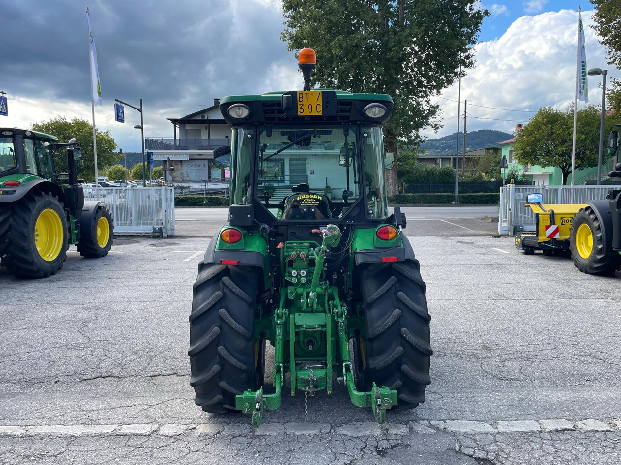 JOHN DEERE 5090 GF - جرار: صور 4 JOHN DEERE 5090 GF - جرار: صور 4