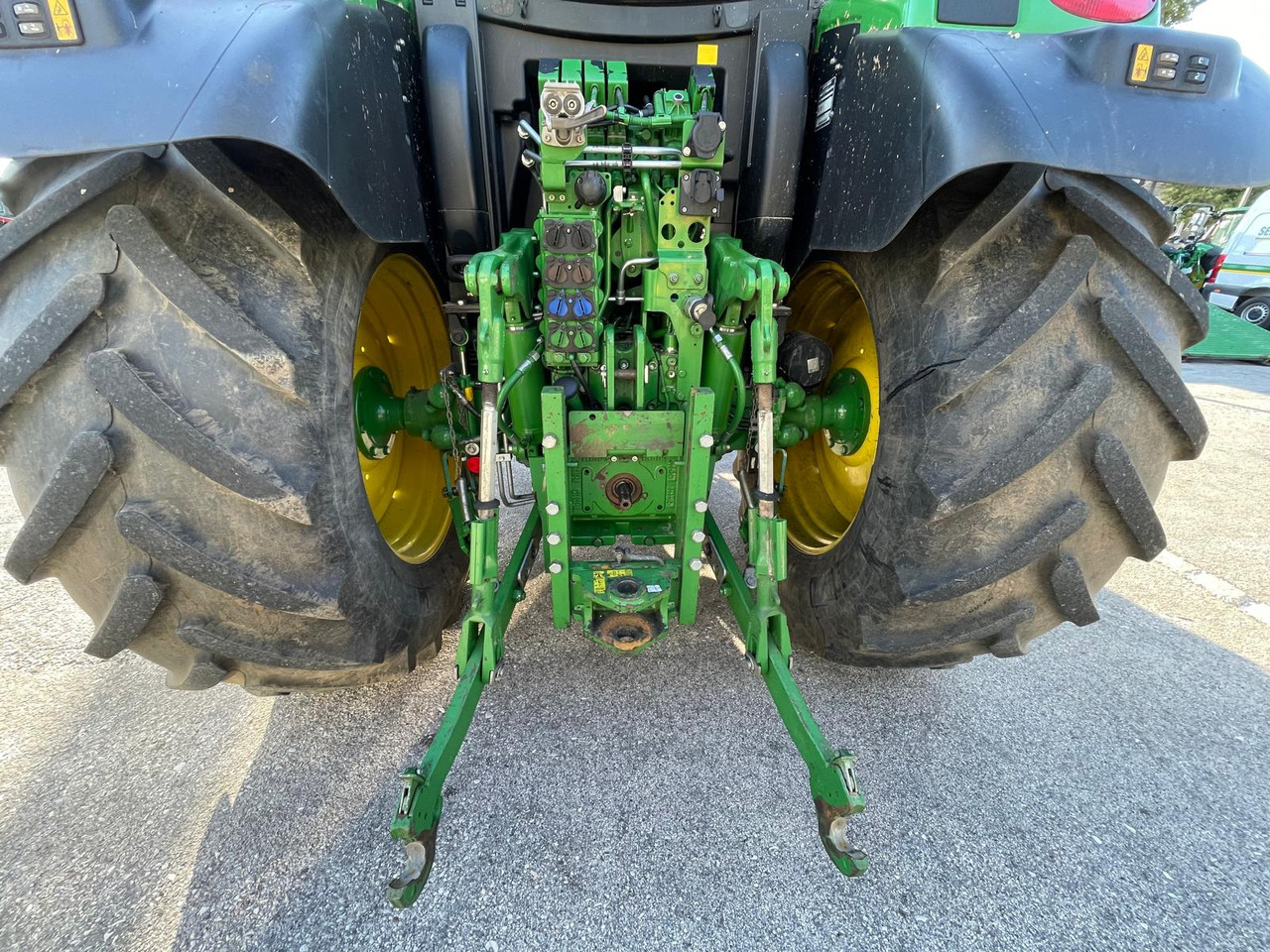 JOHN DEERE 6130 R - جرار: صور 4 JOHN DEERE 6130 R - جرار: صور 4