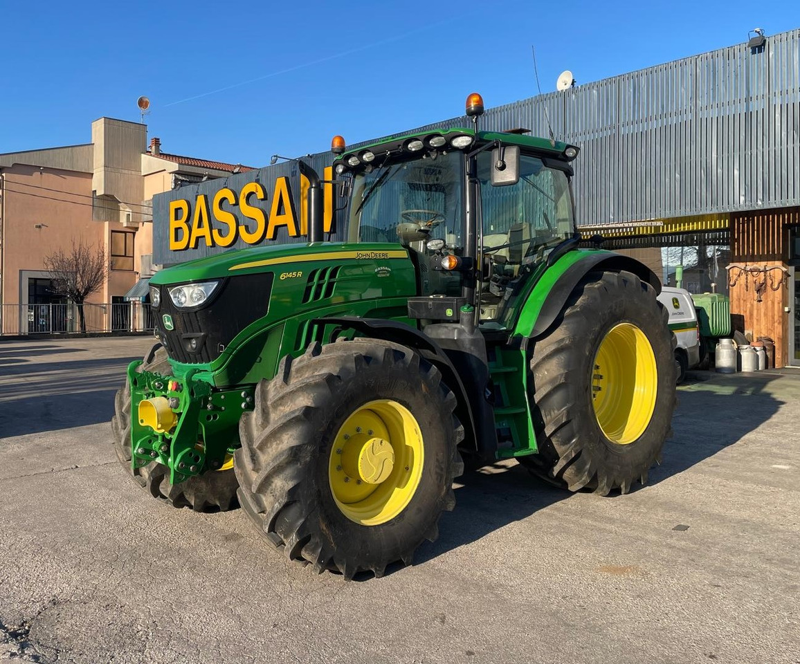 JOHN DEERE 6145 R - جرار: صور 1 JOHN DEERE 6145 R - جرار: صور 1