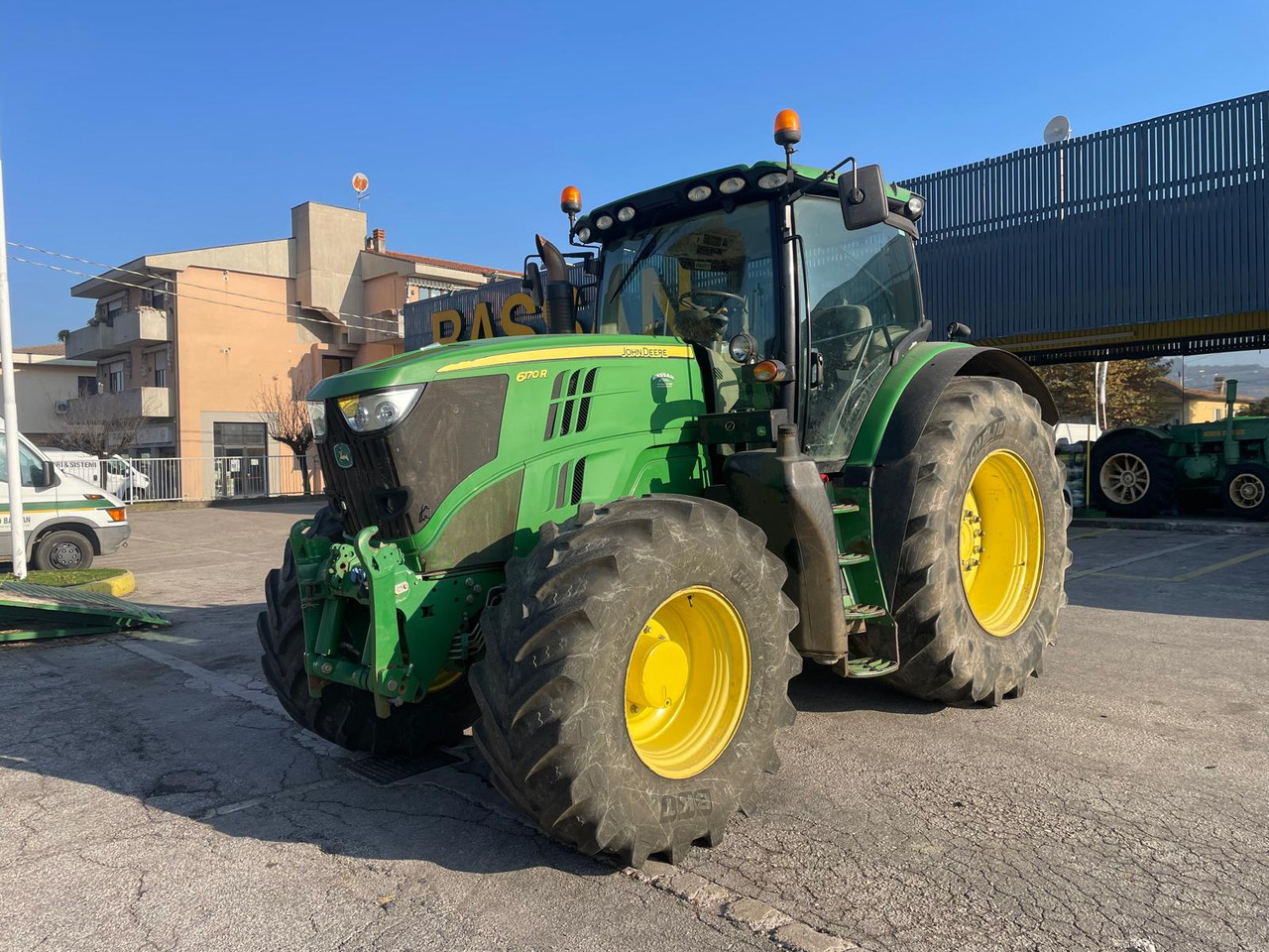JOHN DEERE 6170 R - جرار: صور 1 JOHN DEERE 6170 R - جرار: صور 1