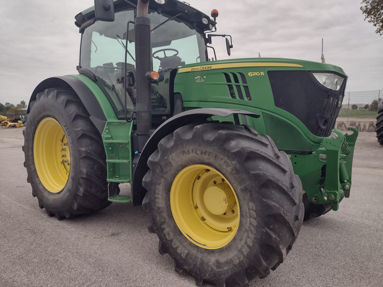 JOHN DEERE 6210 R - جرار: صور 2 JOHN DEERE 6210 R - جرار: صور 2