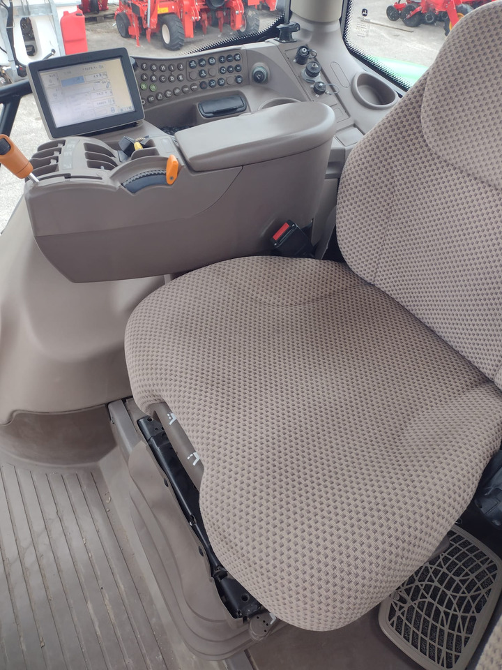 JOHN DEERE 6210 R - جرار: صور 4 JOHN DEERE 6210 R - جرار: صور 4